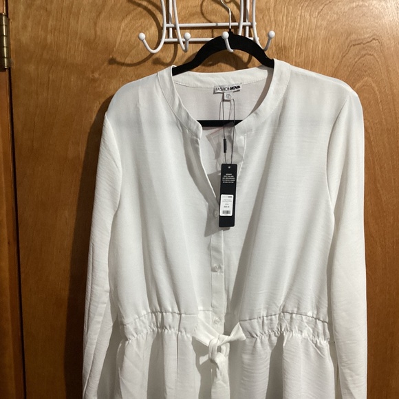Women’s Peplum White Top NWT - Picture 4 of 5